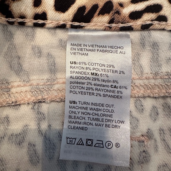 Chico’s So Slimming Girlfriend Slim Leg Ankle Leopard print jeans sz 0R (4) - Picture 7 of 8